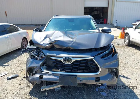 2021 Toyota Highlander Xle z USA, uszkodzony, nr VIN 5TDGZRAH2MS519387